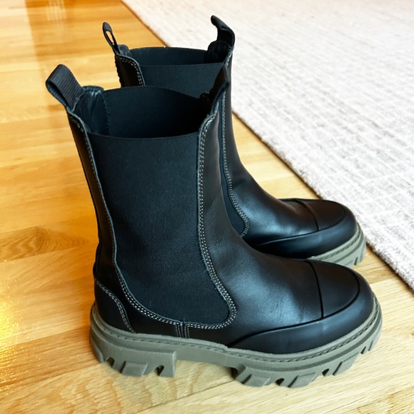 GANNI Black Leather Lug-Sole Mid Chelsea Boot Green sole 38 7.5 - Picture 3 of 10